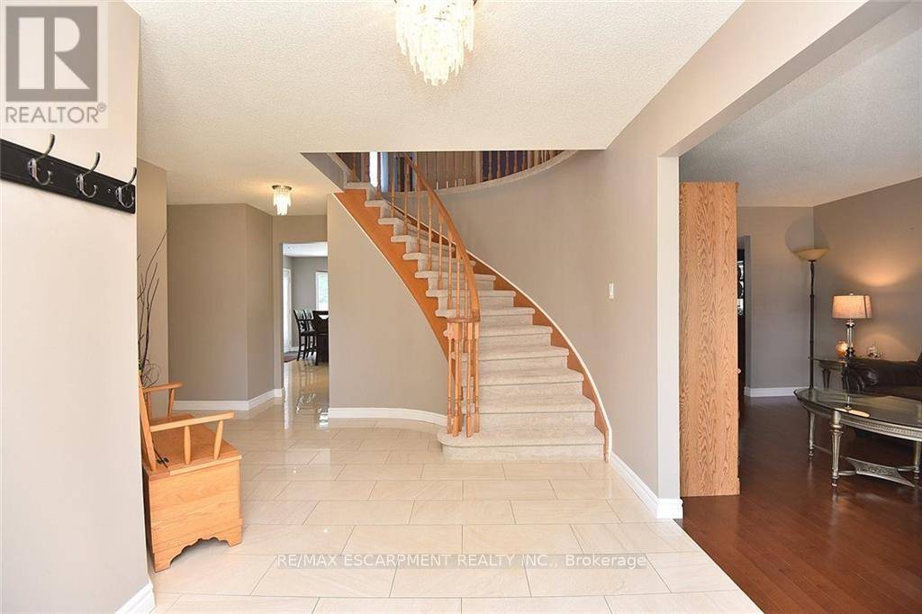 Hamilton (dundas), ON L9H6R6,3 SUTER CRESCENT