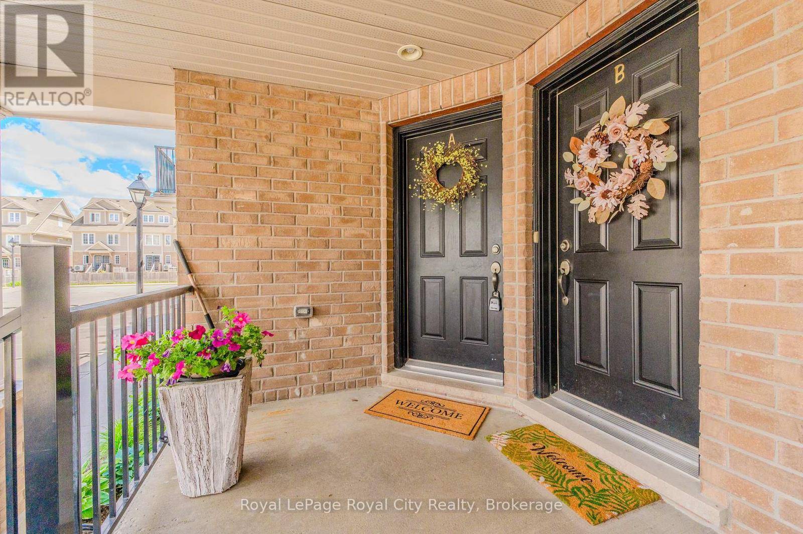 Guelph (victoria North), ON N1E0K4,15 CARERE CRES #33A