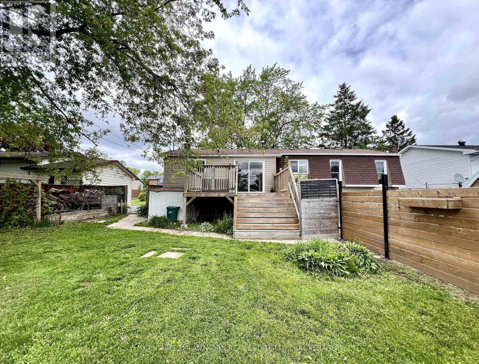 Loyalist (amherstview), ON K7N1T4,190 AMHERST DRIVE