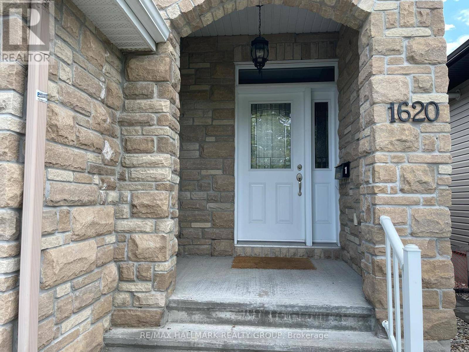 Ottawa, ON K1C1M4,1620 Belcourt BLVD #1