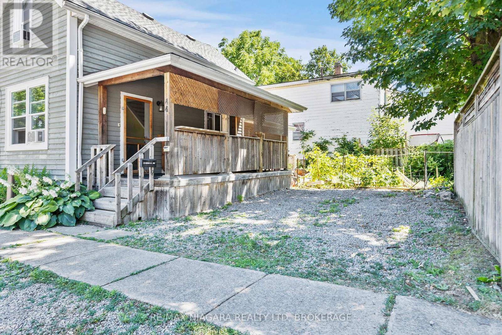 Fort Erie (central), ON L2A1X2,44 FORSYTHE STREET