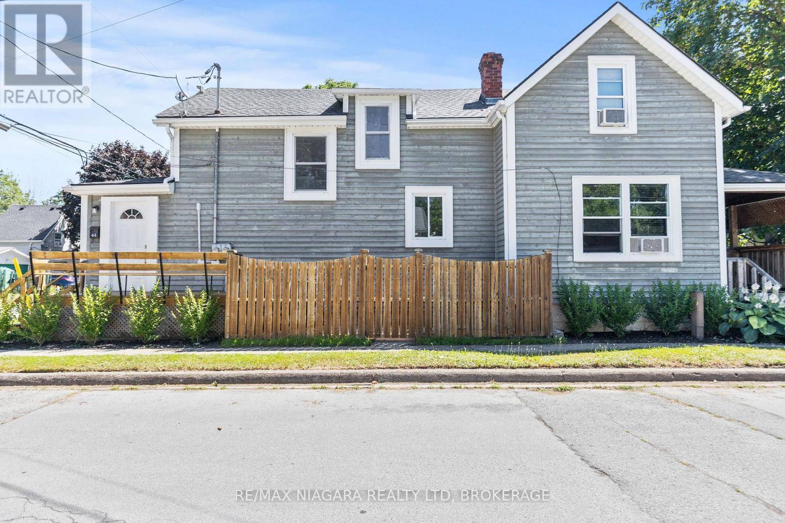 Fort Erie (central), ON L2A1X2,44 FORSYTHE STREET