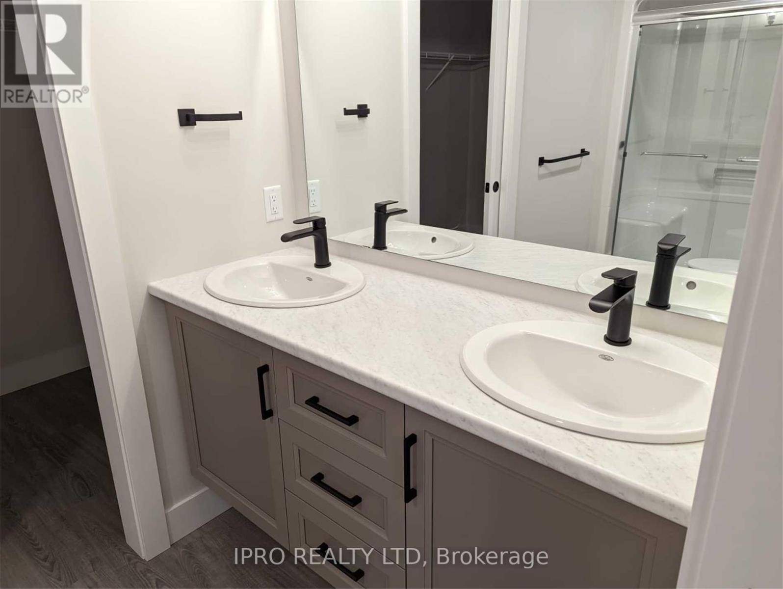 Chatham-kent (chatham), ON N7M0A5,99 IRONWOOD TRAIL