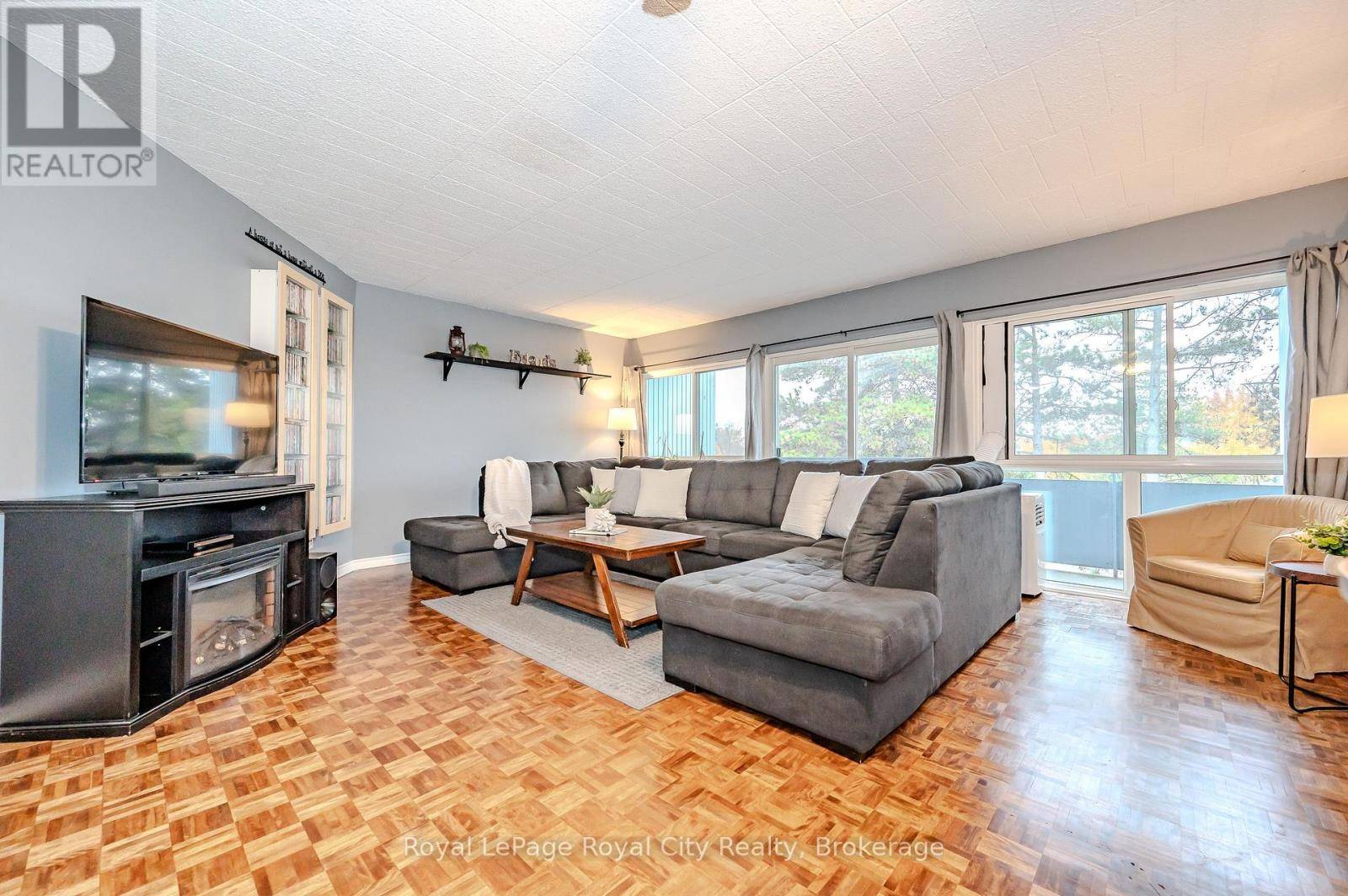 Guelph (dovercliffe Park/old University), ON N1G2V5,105 CONROY CRES #511