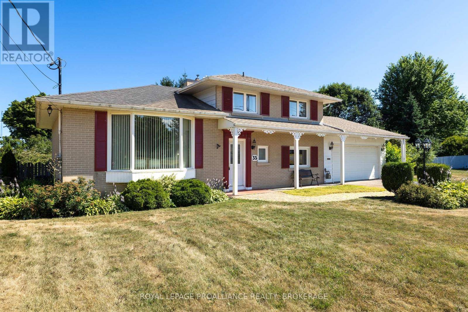 Loyalist (amherstview), ON K7N1B1,35 MANITOU CRESCENT E