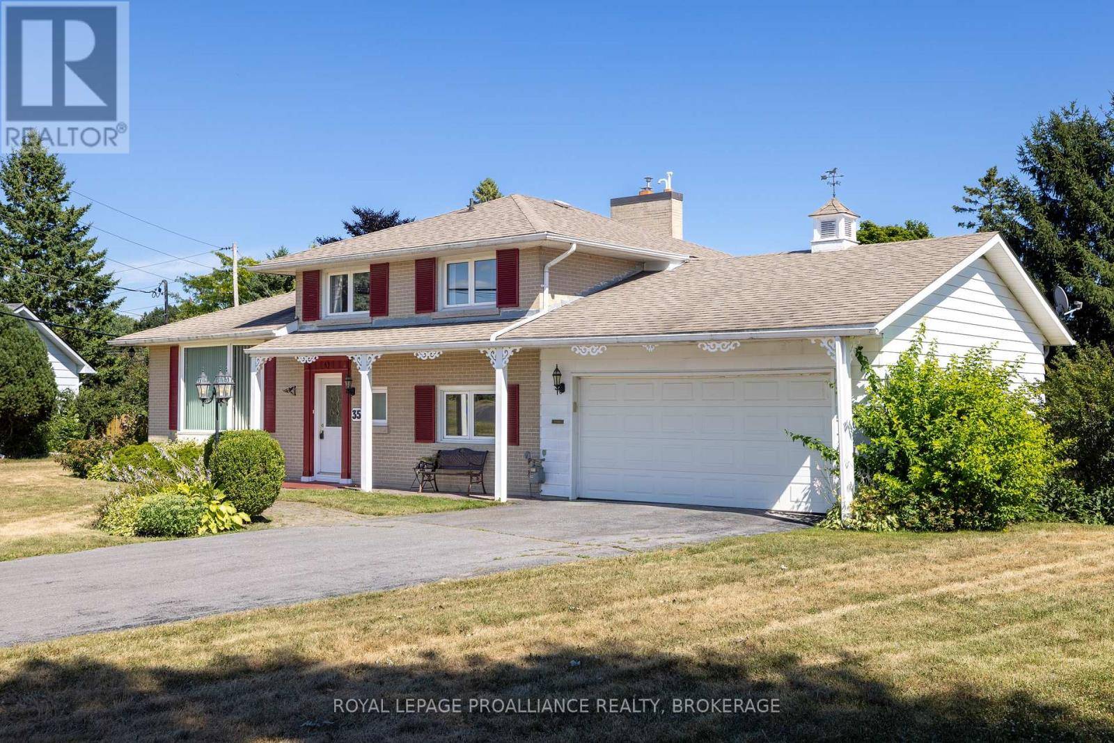 Loyalist (amherstview), ON K7N1B1,35 MANITOU CRESCENT E