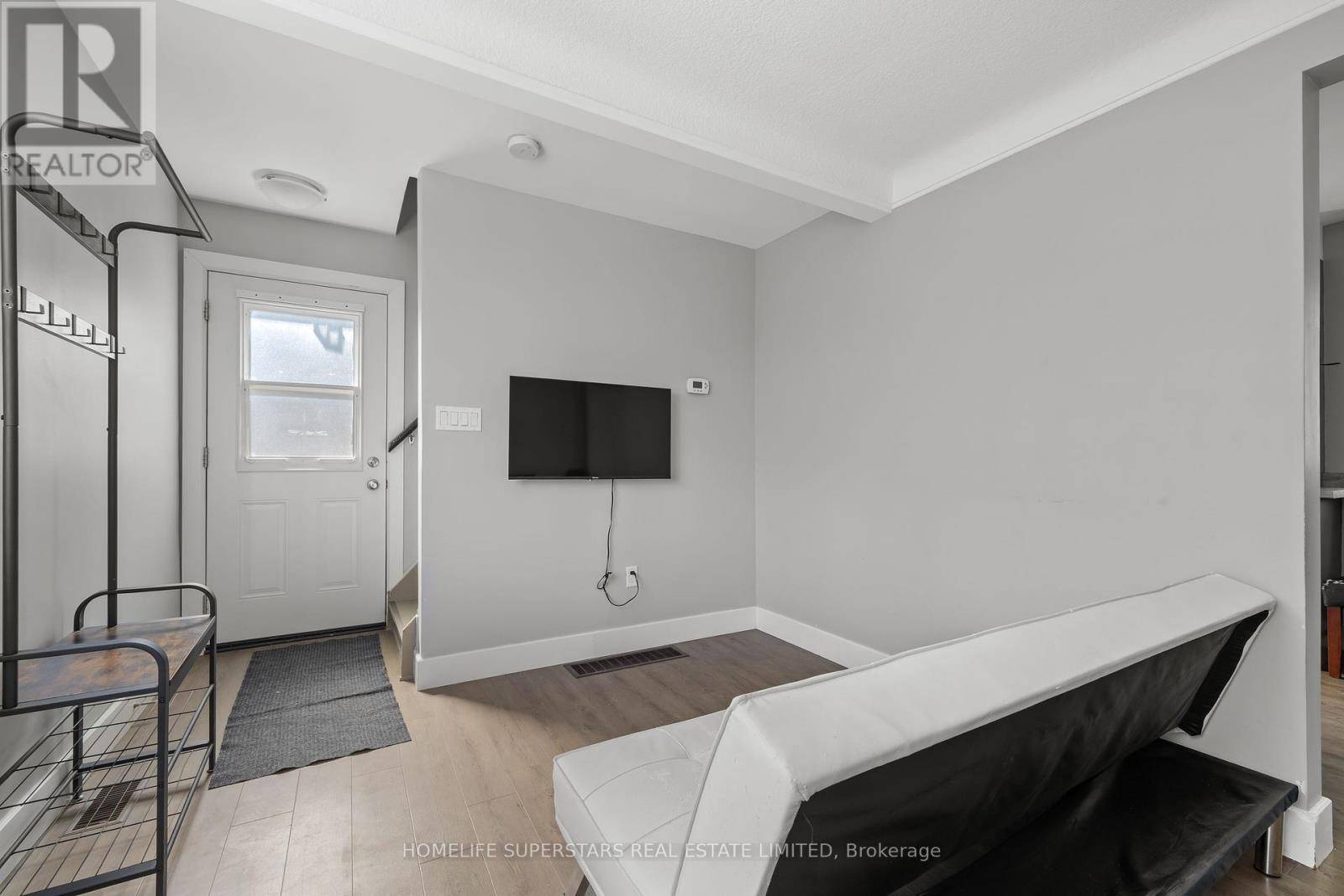 Kingston (east Of Sir John A. Blvd), ON K7K1L7,275 RAGLAN ROAD N