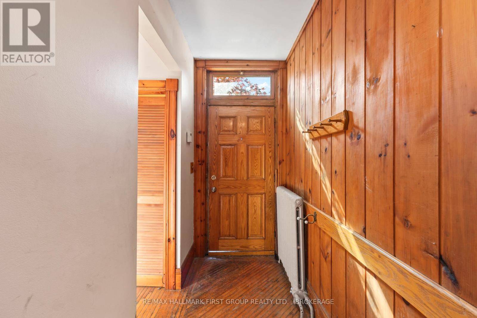 Kingston (central City East), ON K7L3C3,54 WELLINGTON STREET