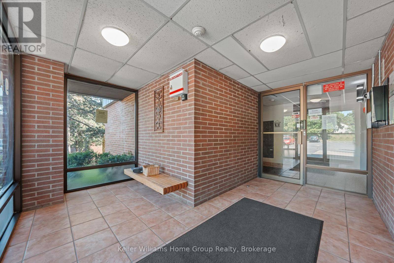 Guelph (junction/onward Willow), ON N1H2A9,9 Ajax ST #204
