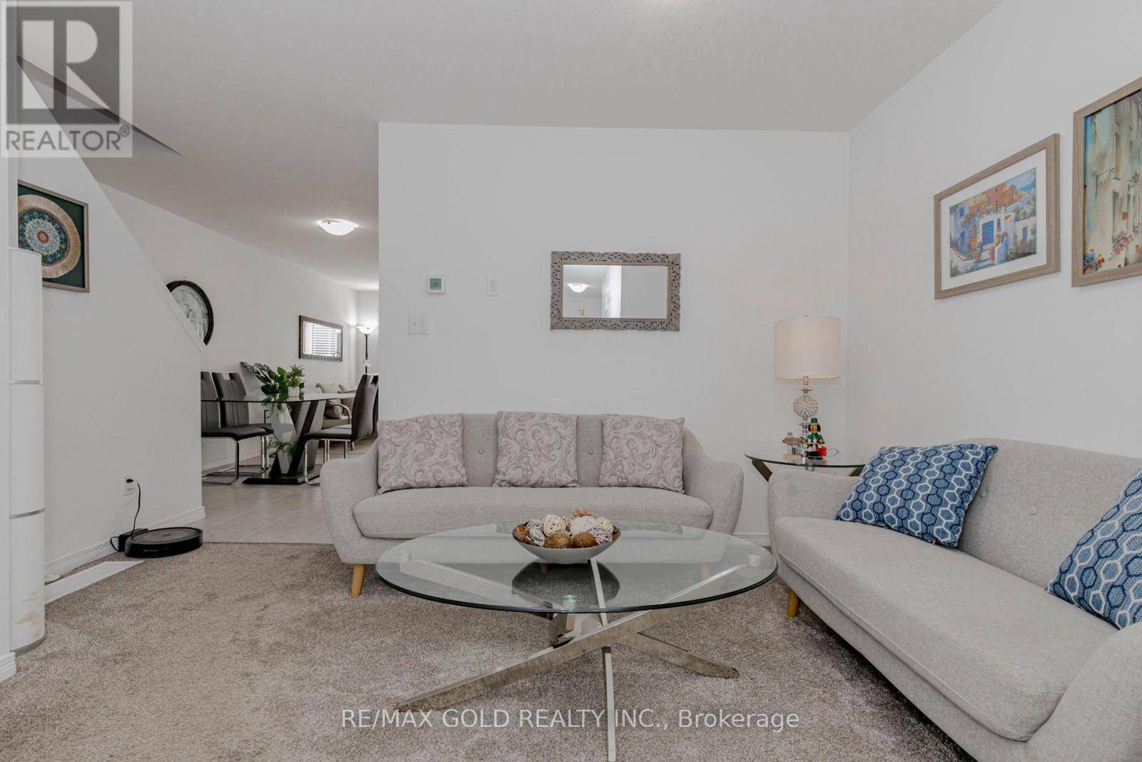 Kitchener, ON N2R0P8,208 WOODMEADOW COURT