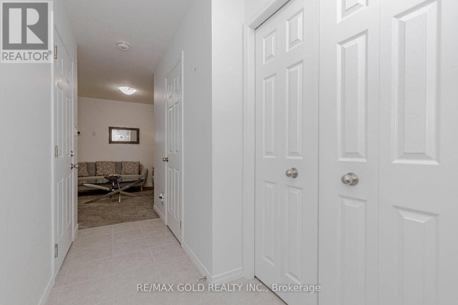 Kitchener, ON N2R0P8,208 WOODMEADOW COURT