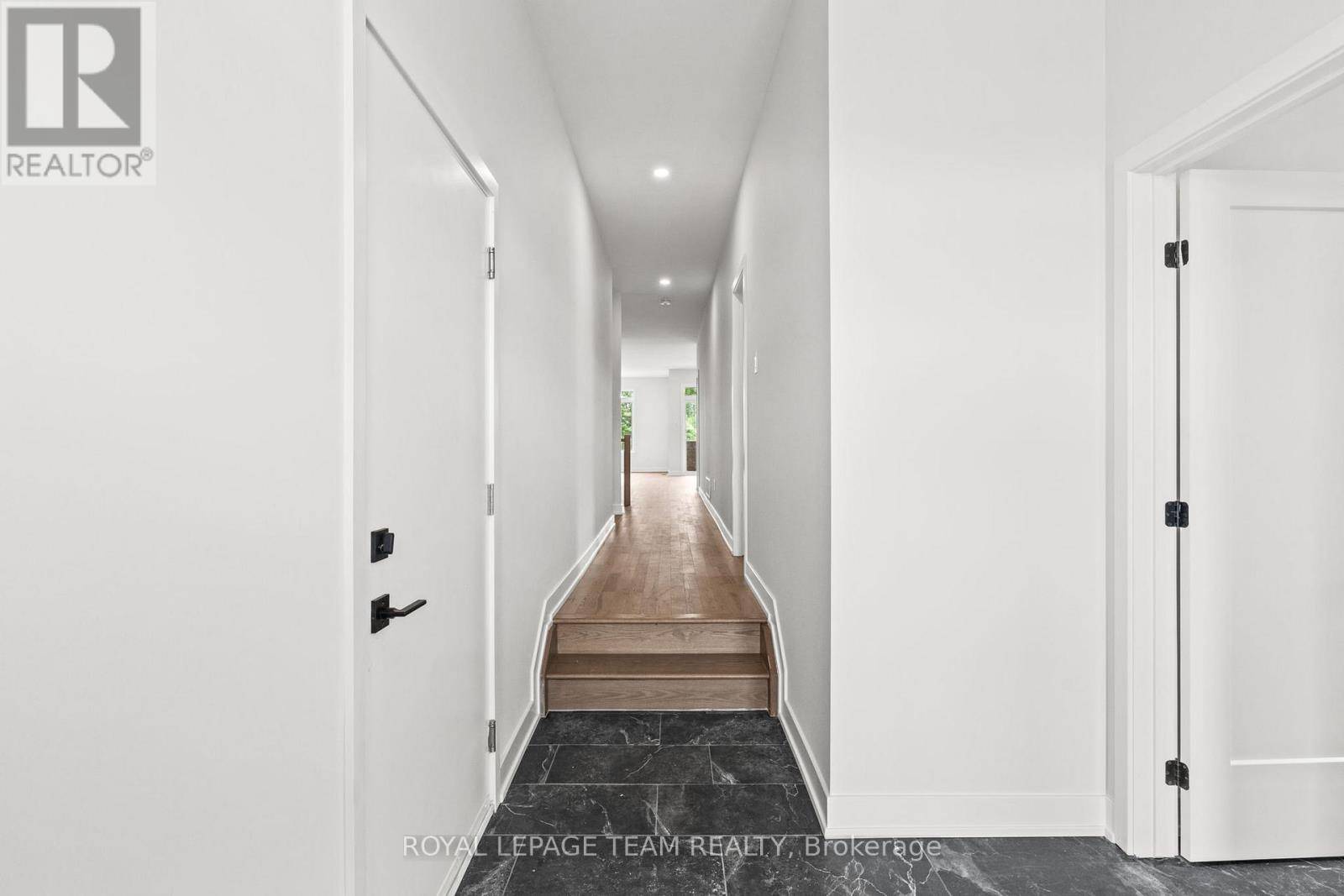 Brockville, ON K6V0H1,1053 MOORE STREET