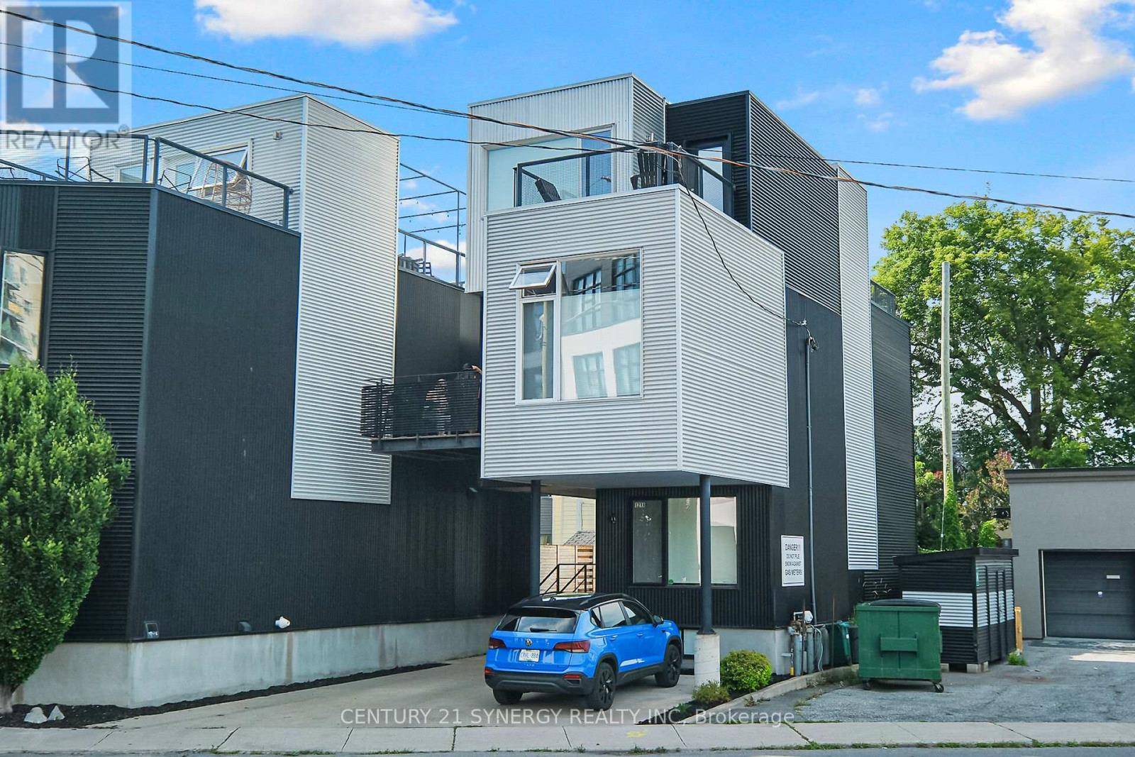 Ottawa, ON K1Y2V8,121 Armstrong AVE #B