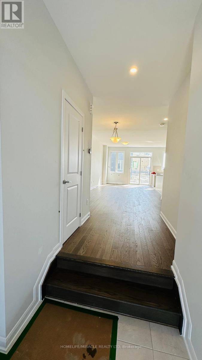 Ottawa, ON K2V0M4,755 FAIRLINE ROW