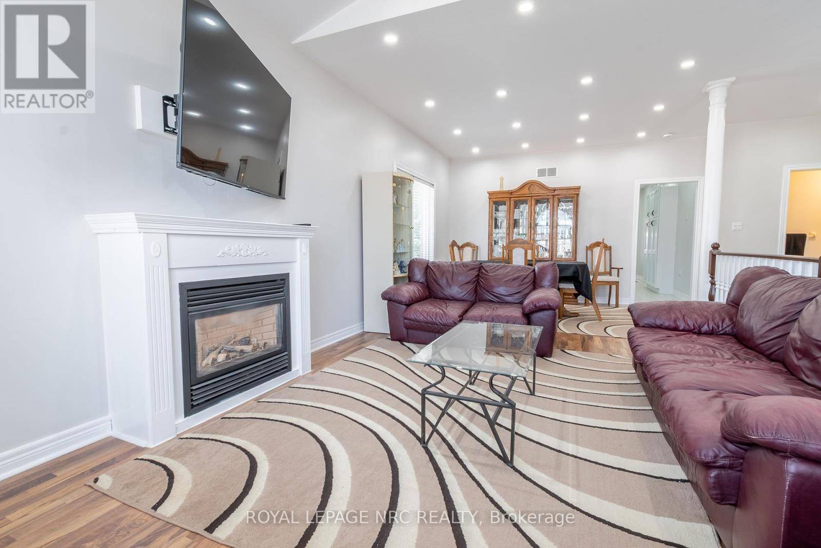 Thorold (confederation Heights), ON L2V5E2,63 HONEY LOCUST CIRCLE