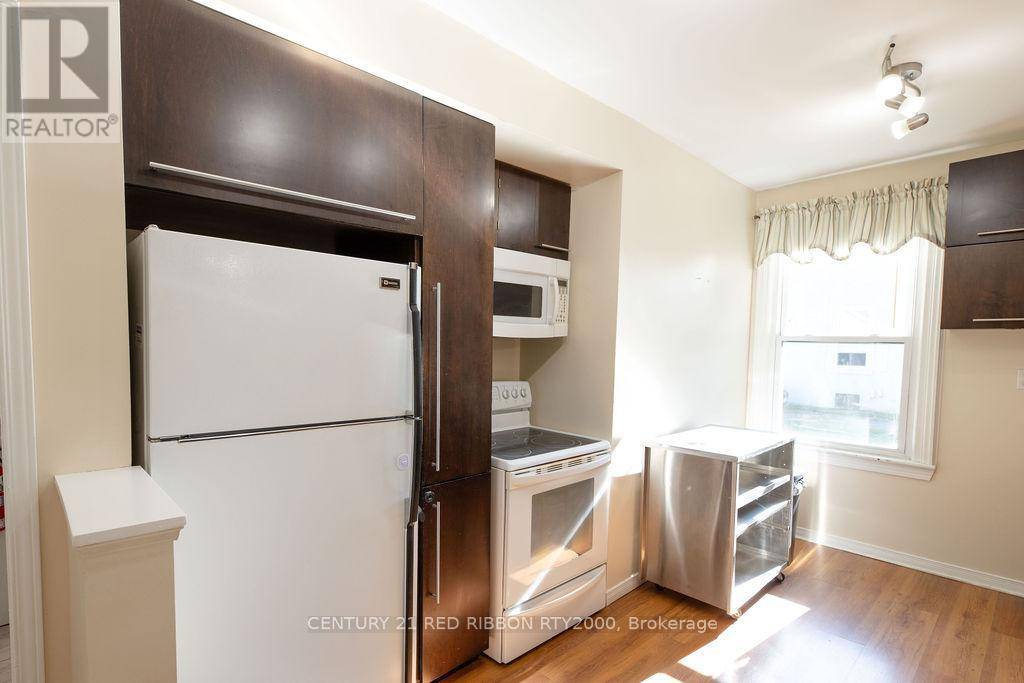 Strathroy-caradoc (sw), ON N7G1G7,69 HIGH STREET W