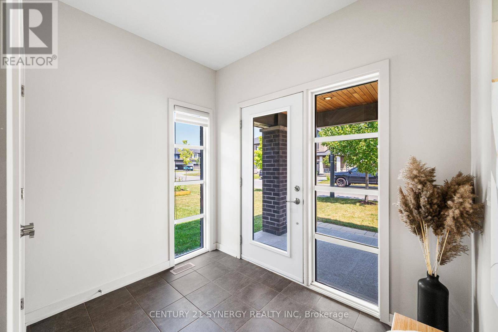 Ottawa, ON K1T0T3,673 ODYSSEY WAY