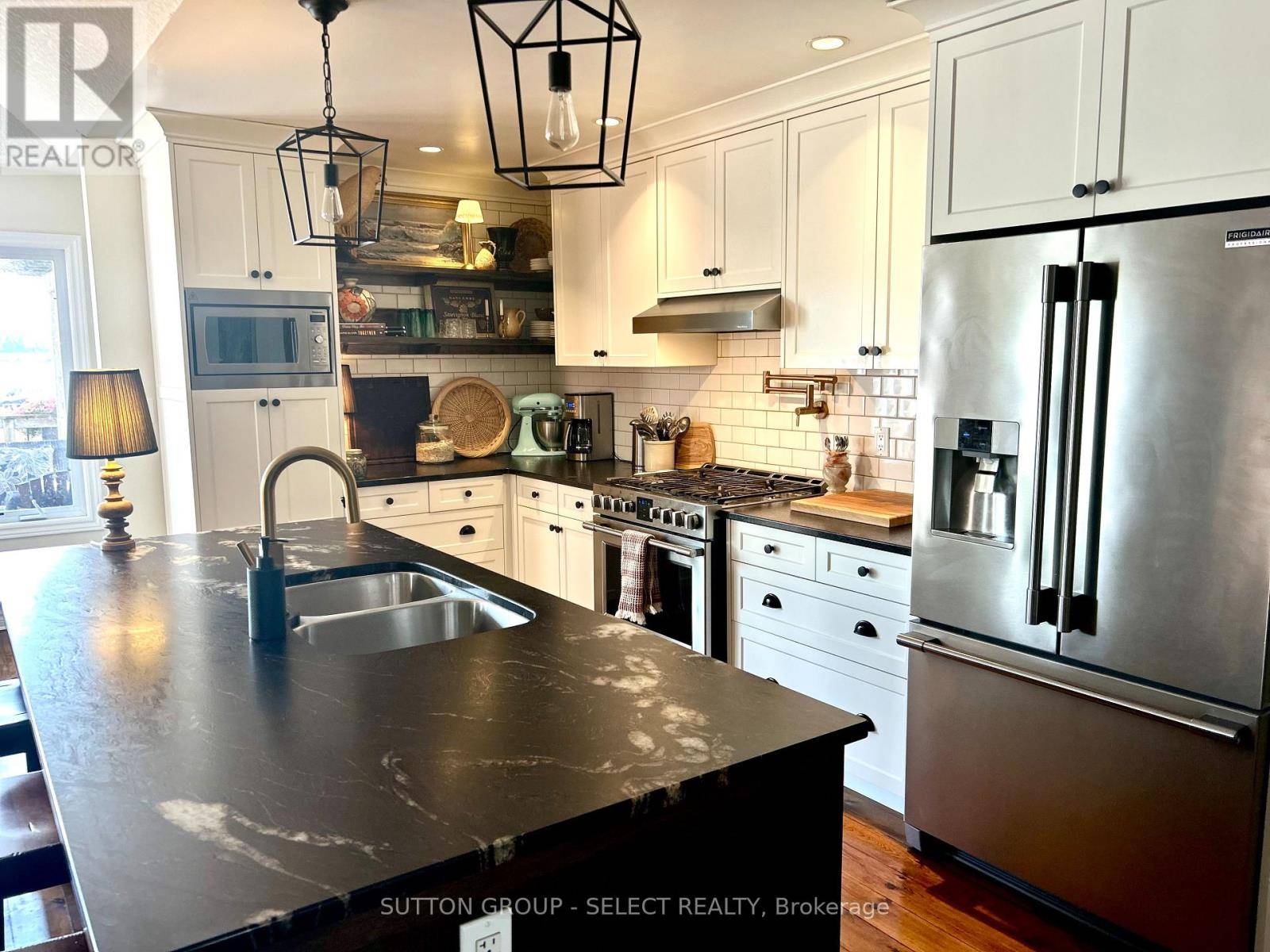 North Middlesex (ailsa Craig), ON N0M1A0,15 HAMILTON STREET