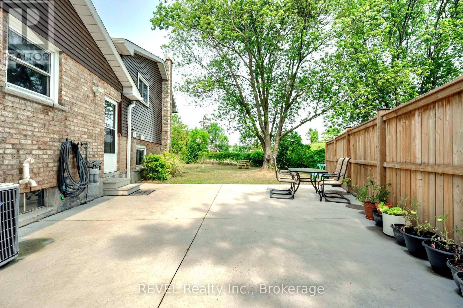 St. Catharines (secord Woods), ON L2P3R6,31 DEBORAH COURT