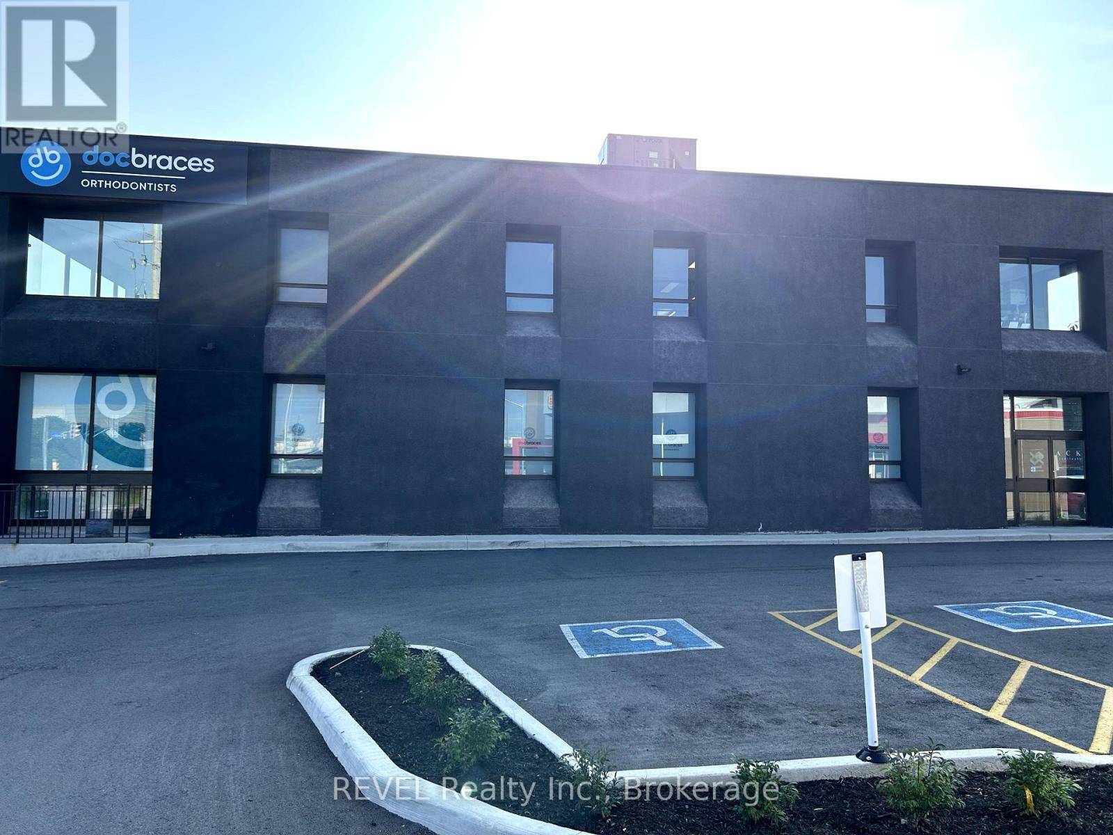 St. Catharines (burleigh Hill), ON L2T2L3,290 Glendale AVE #9