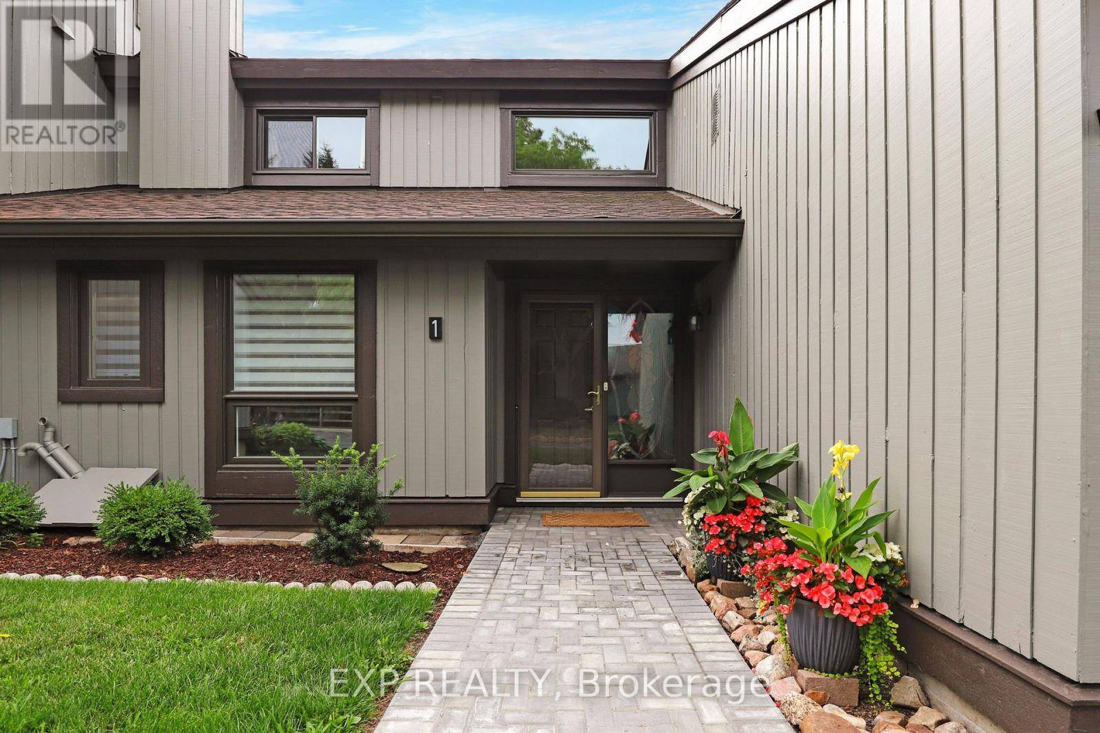 Ottawa, ON K2S1B9,1 Bay Hill RDG #8