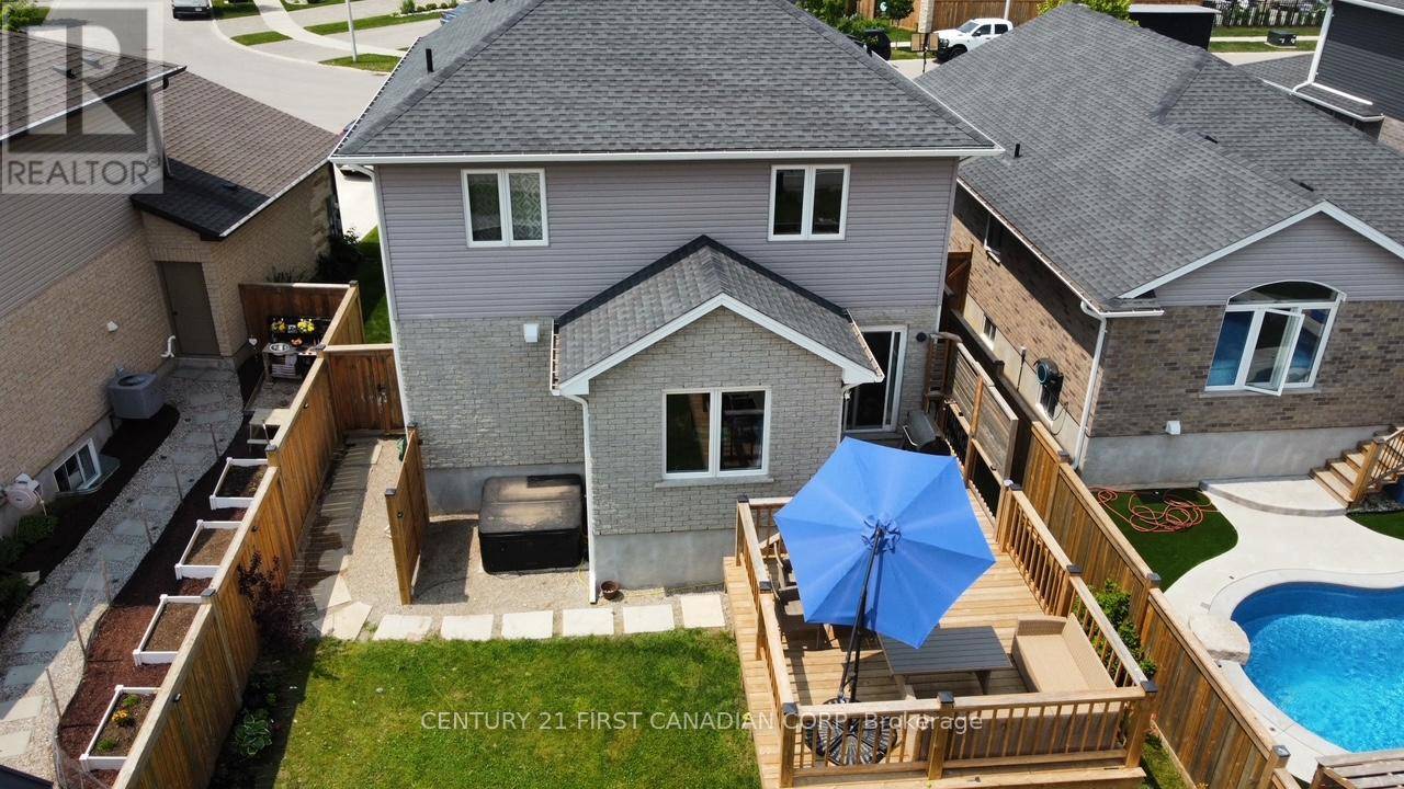 Central Elgin (port Stanley), ON N5L0A5,226 EMERY STREET