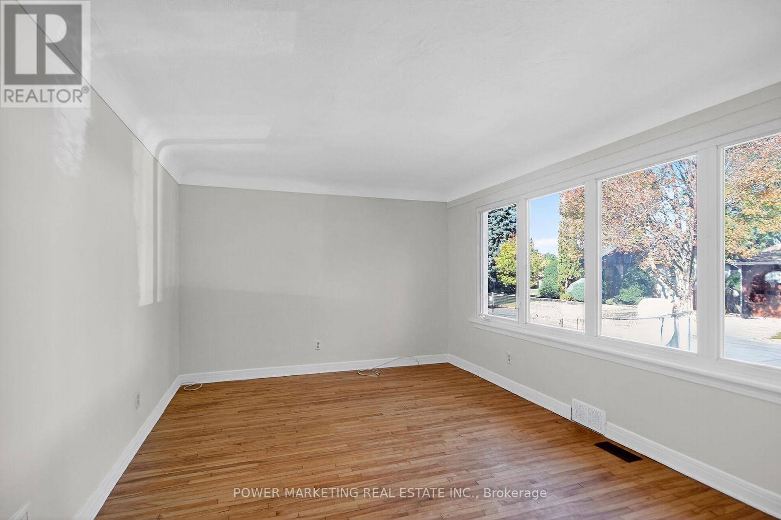 Ottawa, ON K1K1C6,528 MUTUAL STREET