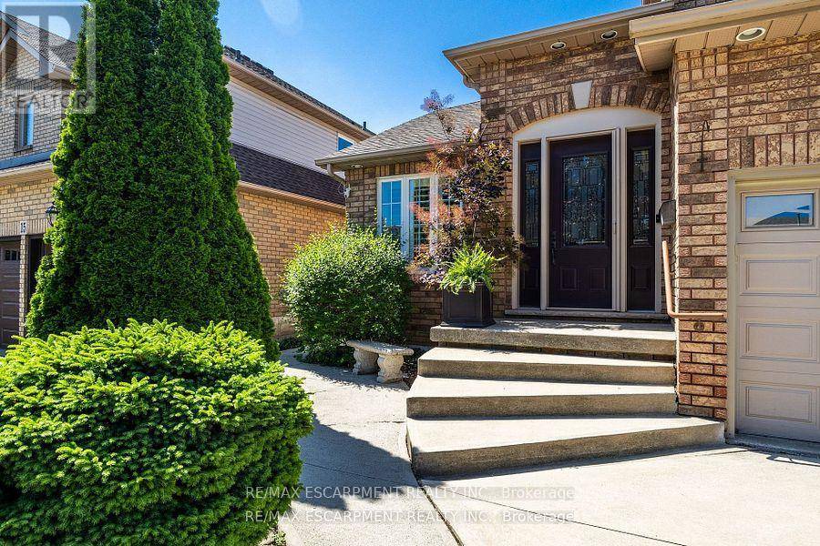 Hamilton (stoney Creek), ON L8J3R3,17 HILLGARDEN DRIVE