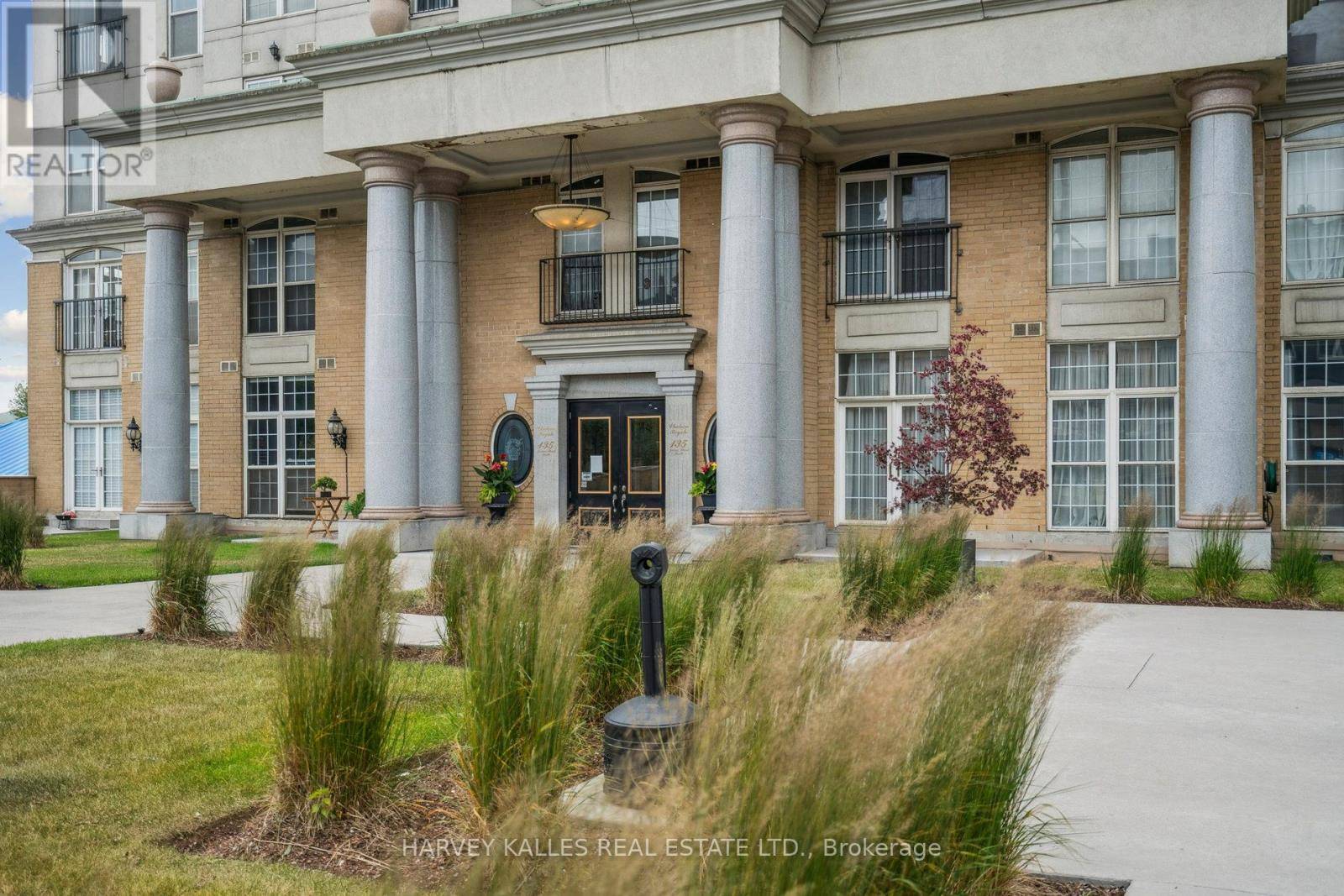 Hamilton (durand), ON L8P2Z6,135 James ST South #414