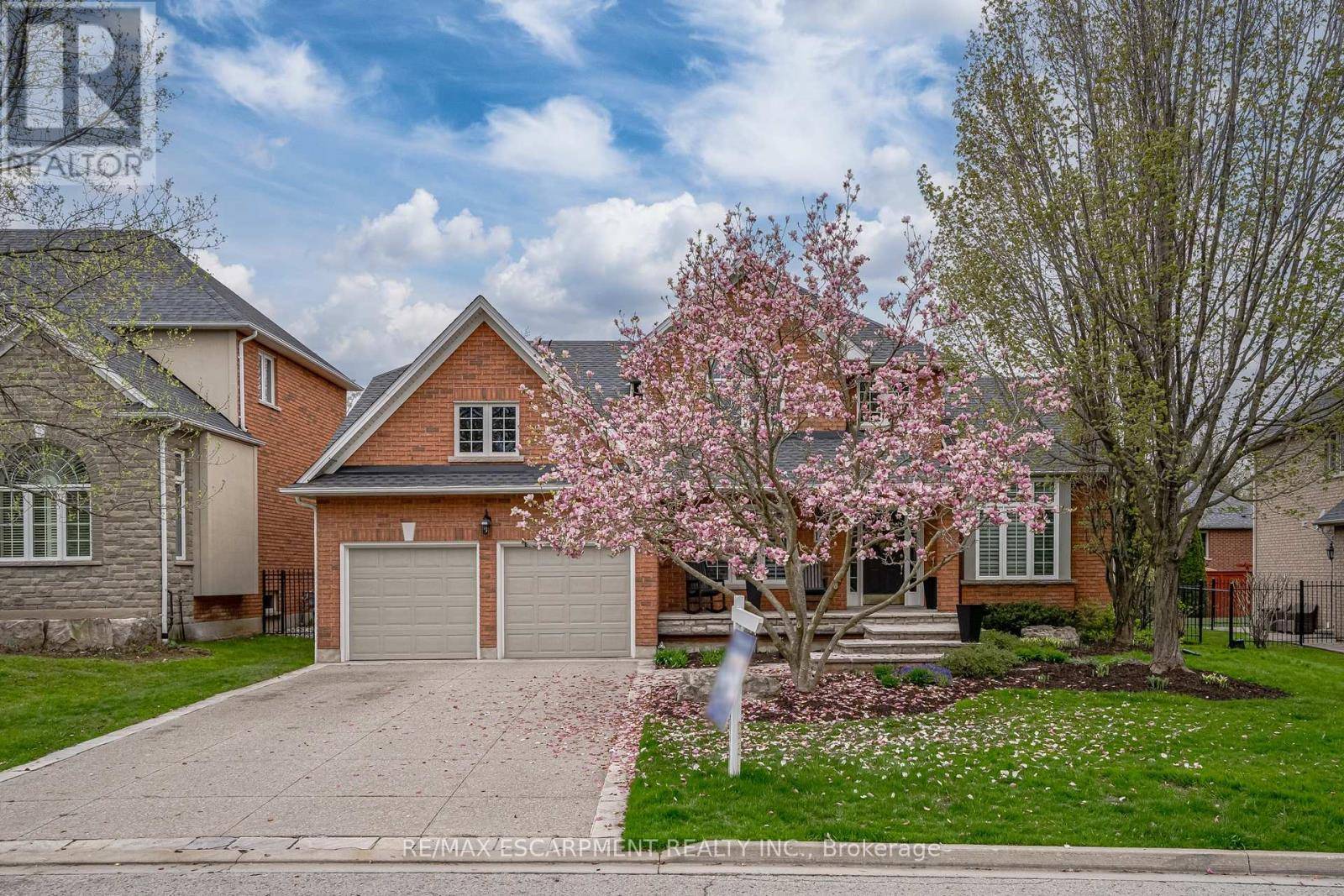 Hamilton (ancaster), ON L9G5B9,148 FOXRIDGE DRIVE