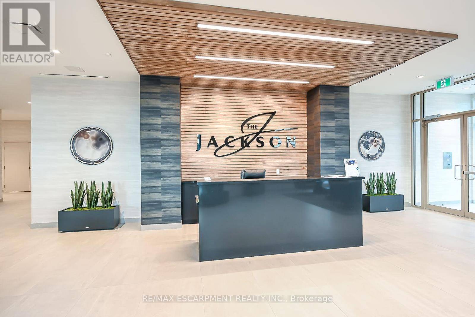 Hamilton (gershome), ON L8G1J4,2750 King ST East #706