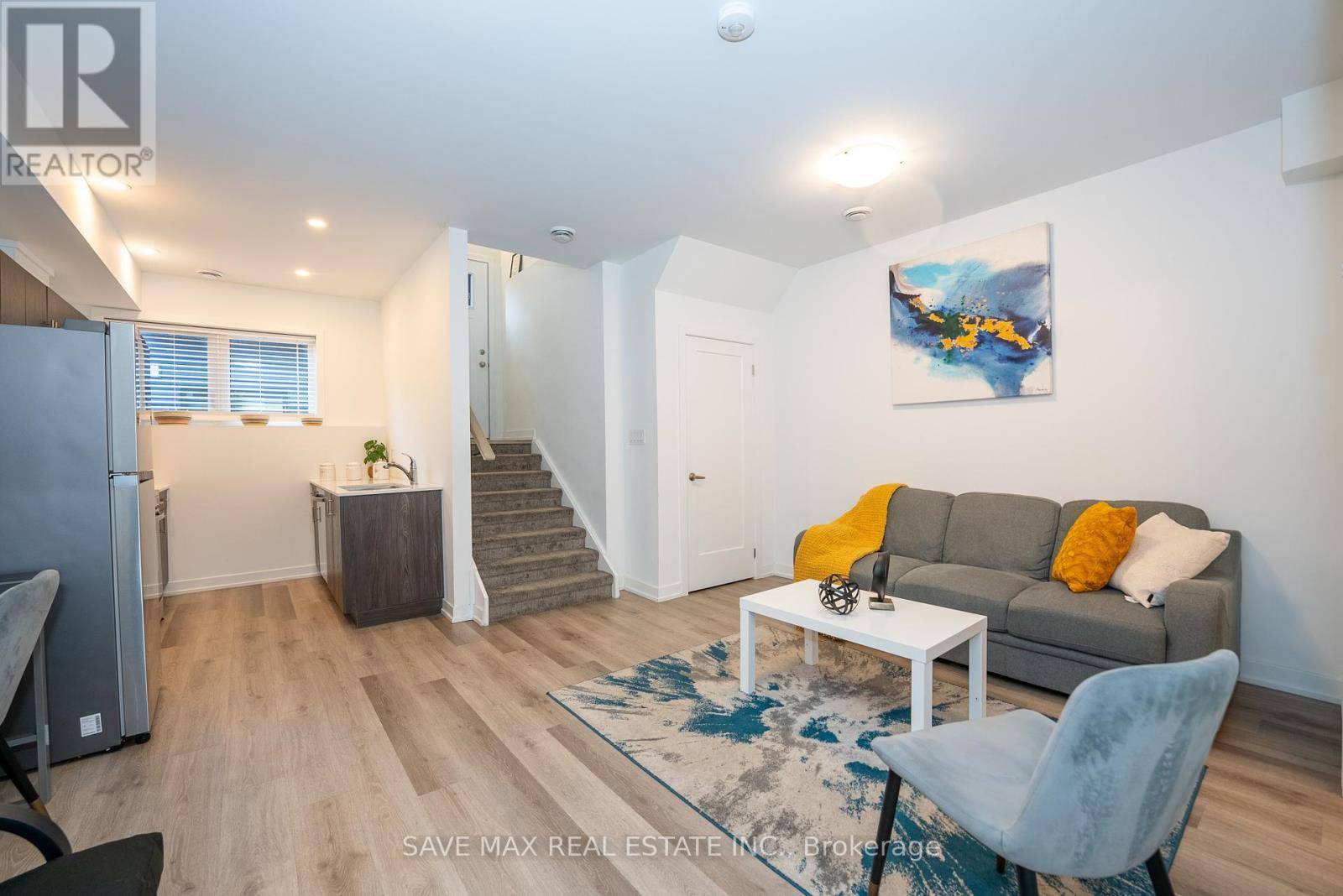 Welland (n. Welland), ON L3C0K1,781 Clare AVE East #211