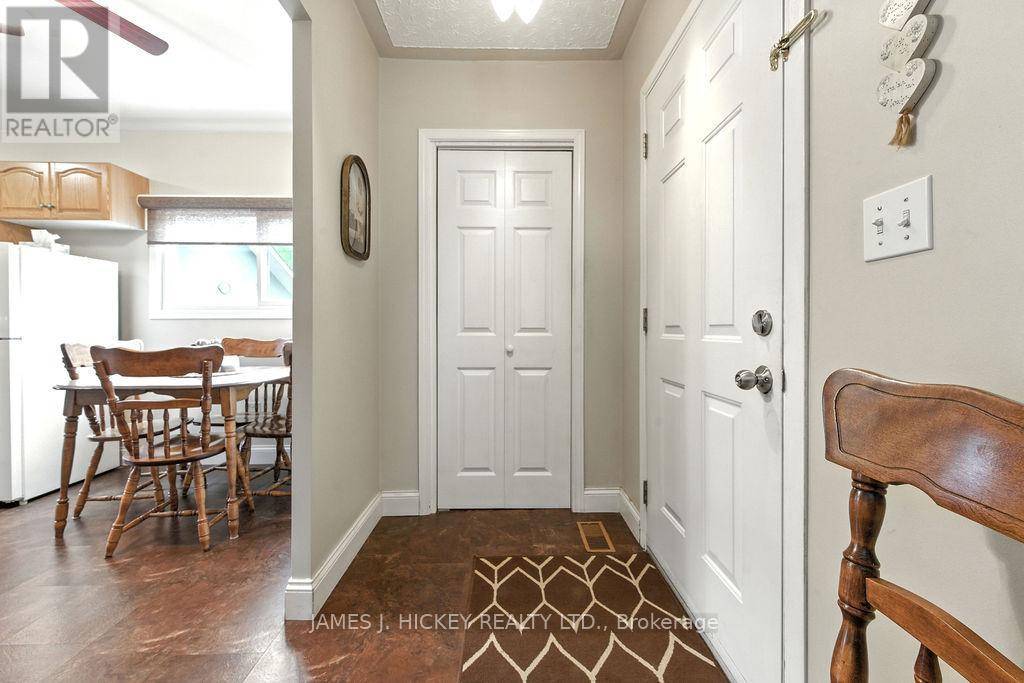 Deep River, ON K0J1P0,25 LAURENTIAN STREET