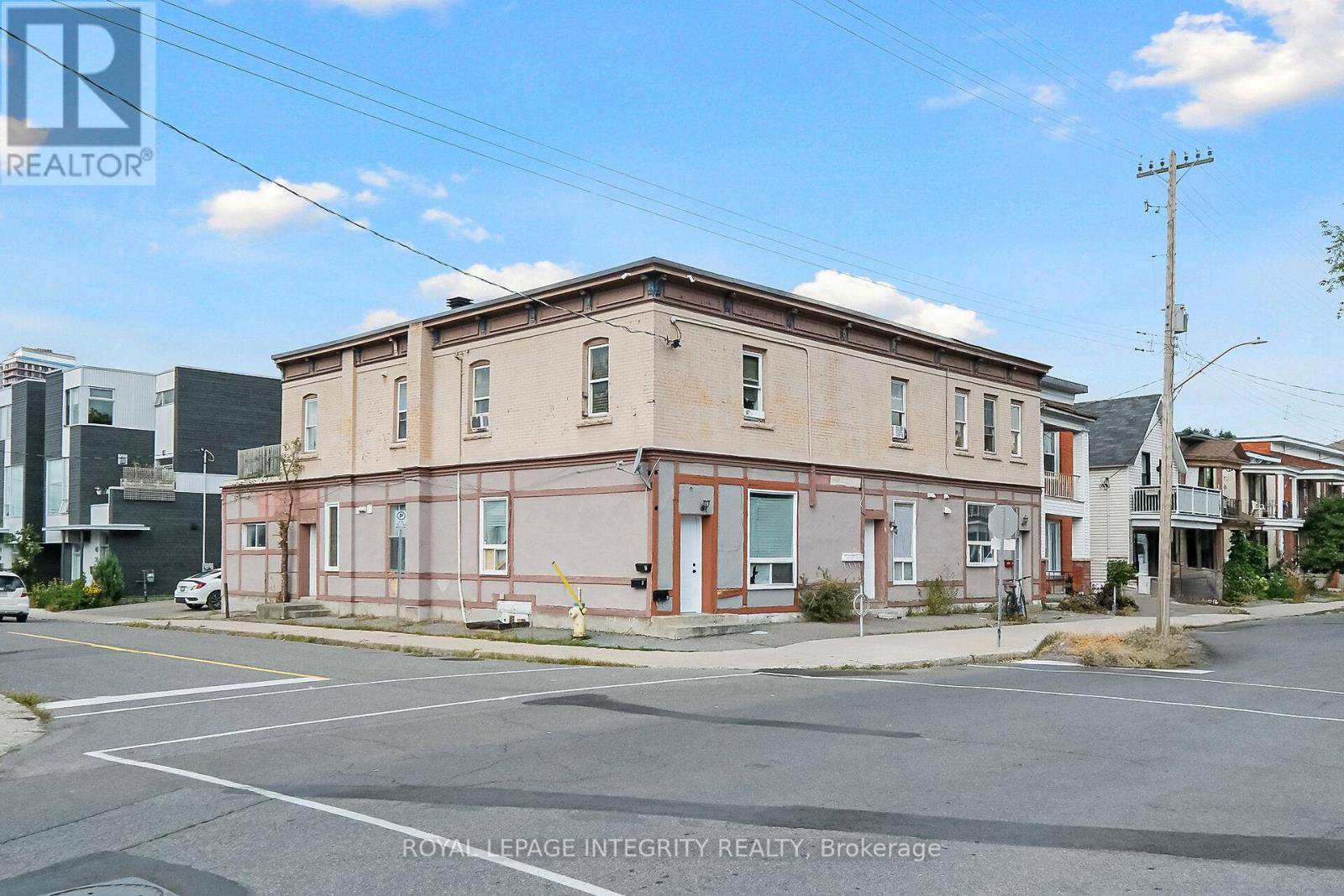 Ottawa, ON K1R7M6,202 Rochester ST #6