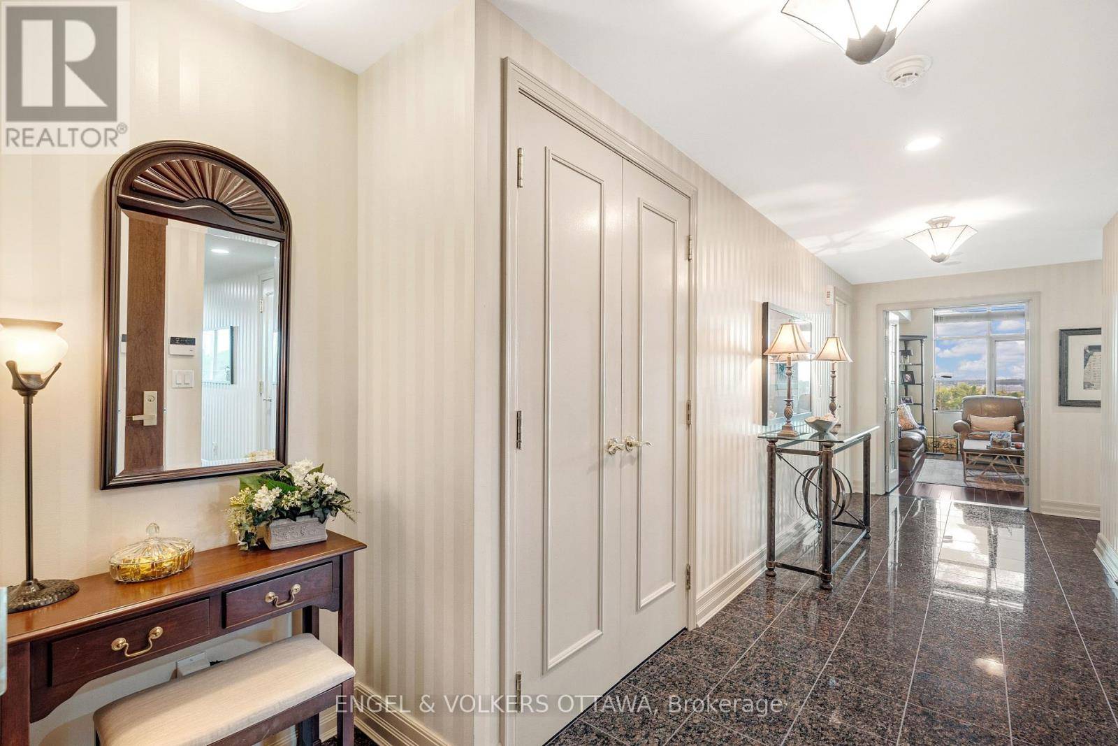 Ottawa, ON K1V1V6,3590 Rivergate WAY #903