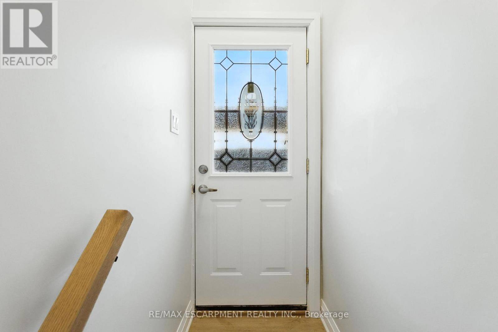 Hamilton (berrisfield), ON L8T3V6,929 Upper Ottawa ST #B