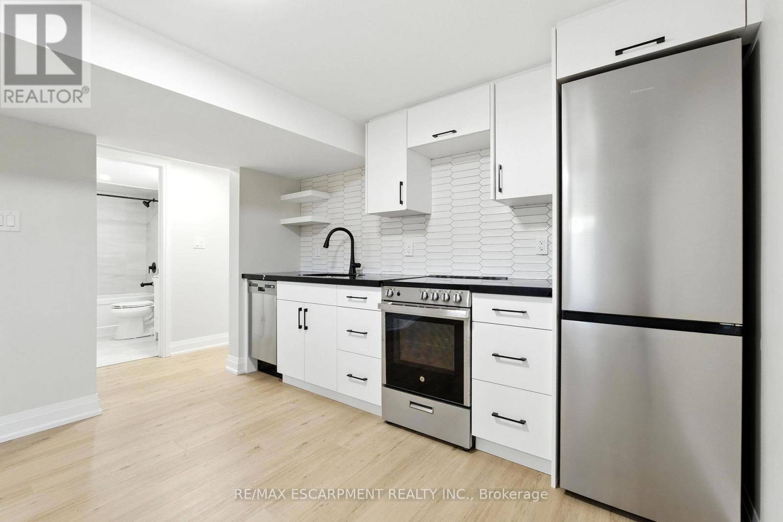 Hamilton (berrisfield), ON L8T3V6,929 Upper Ottawa ST #B