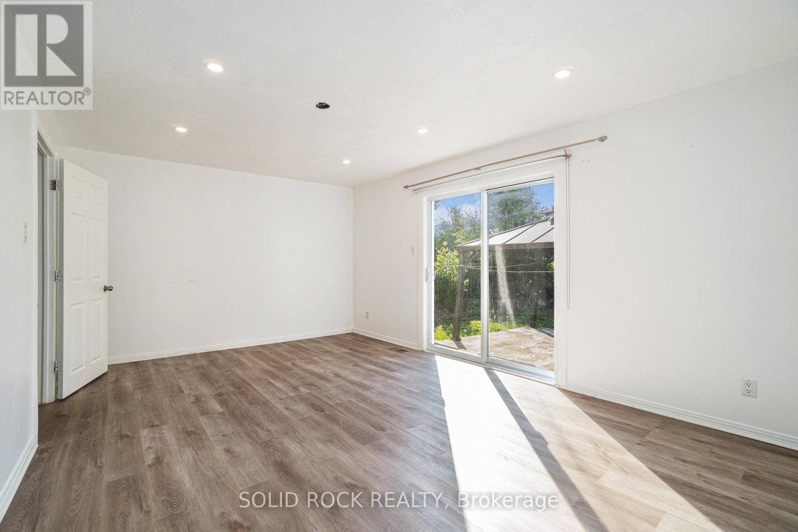 Ottawa, ON K1J8E4,1432 LEIGH CRESCENT