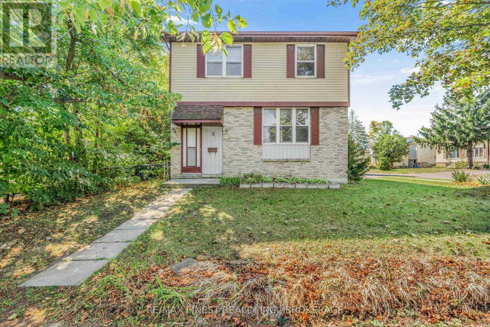 Kingston (central City West), ON K7M6L2,3 FOSTER STREET