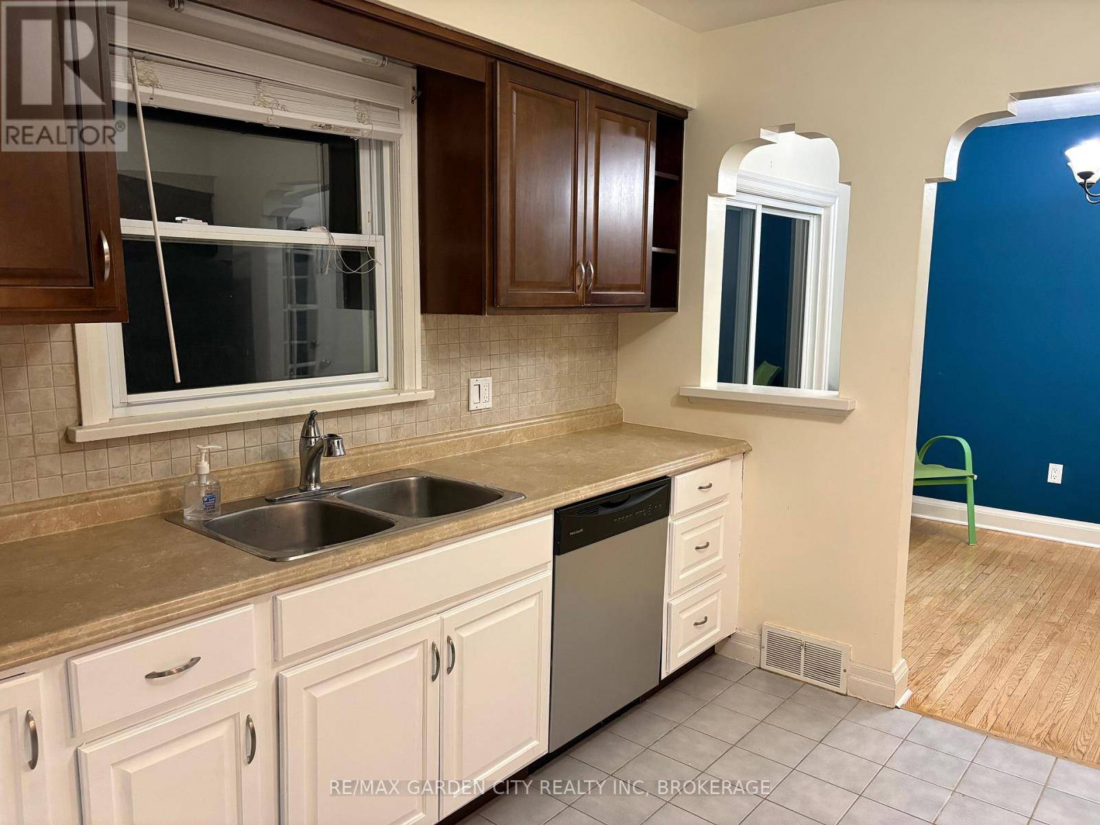 St. Catharines (vine/linwell), ON L2N2J4,602 GENEVA STREET