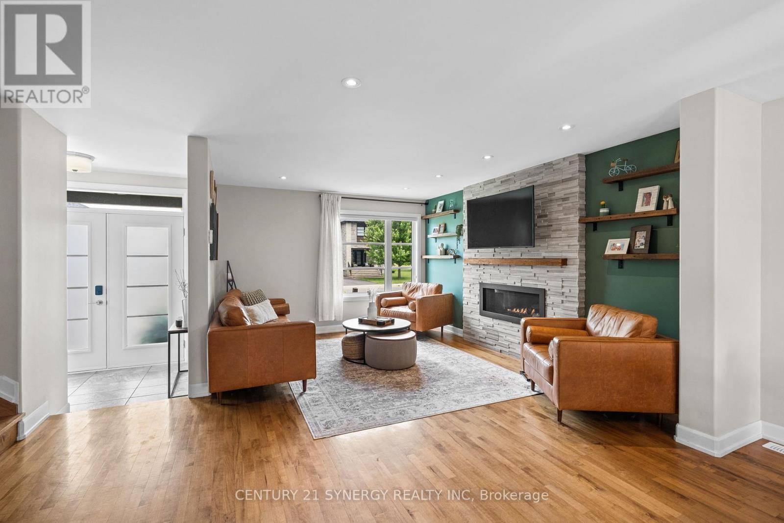 Russell, ON K0A1W0,406 PROVENCE AVENUE