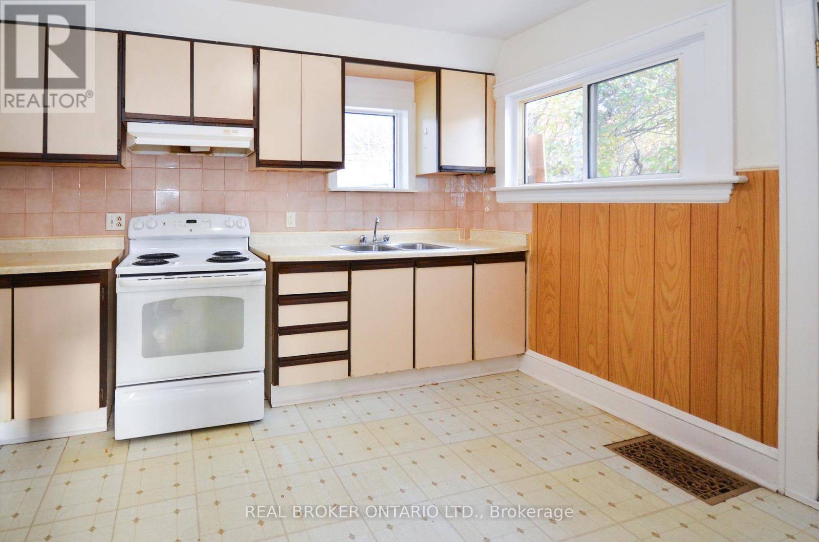 Greater Sudbury (sudbury), ON P3C4R3,463 LORNE STREET