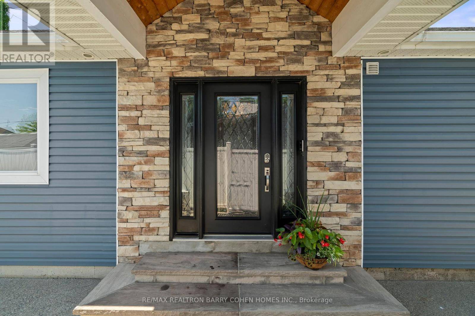 Hamilton (lakeshore), ON L8E5C6,16 LAKESHORE DRIVE