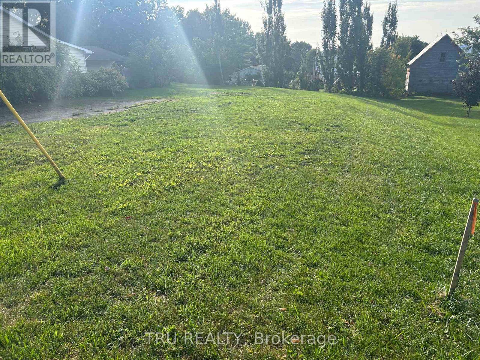 Athens, ON K0E1B0,9 WELLINGTON STREET W