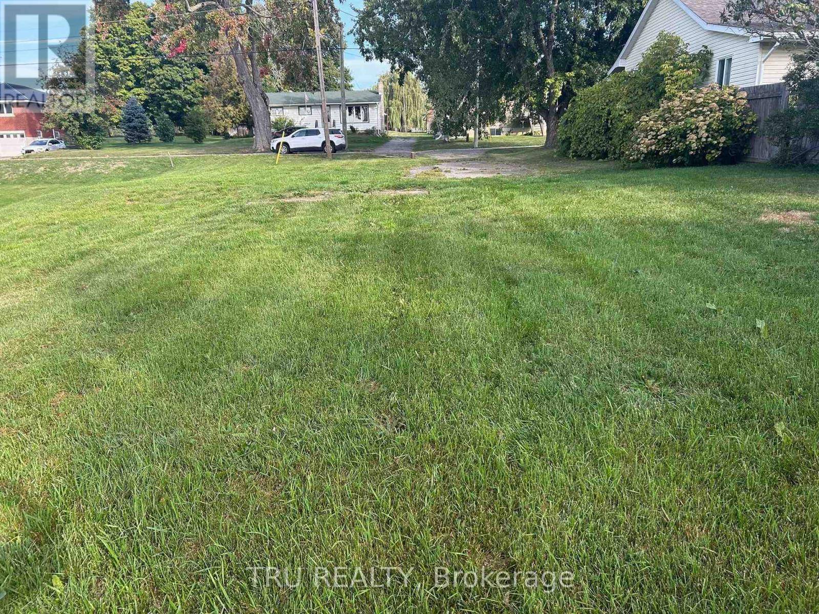 Athens, ON K0E1B0,9 WELLINGTON STREET W