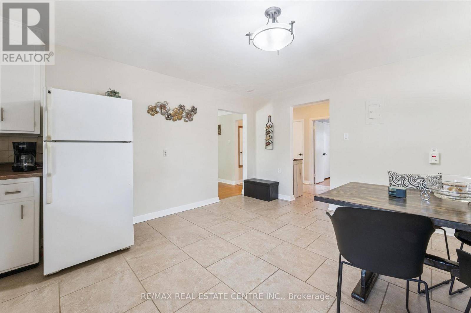 Kitchener, ON N2M1H7,115 Marlborough AVE #3