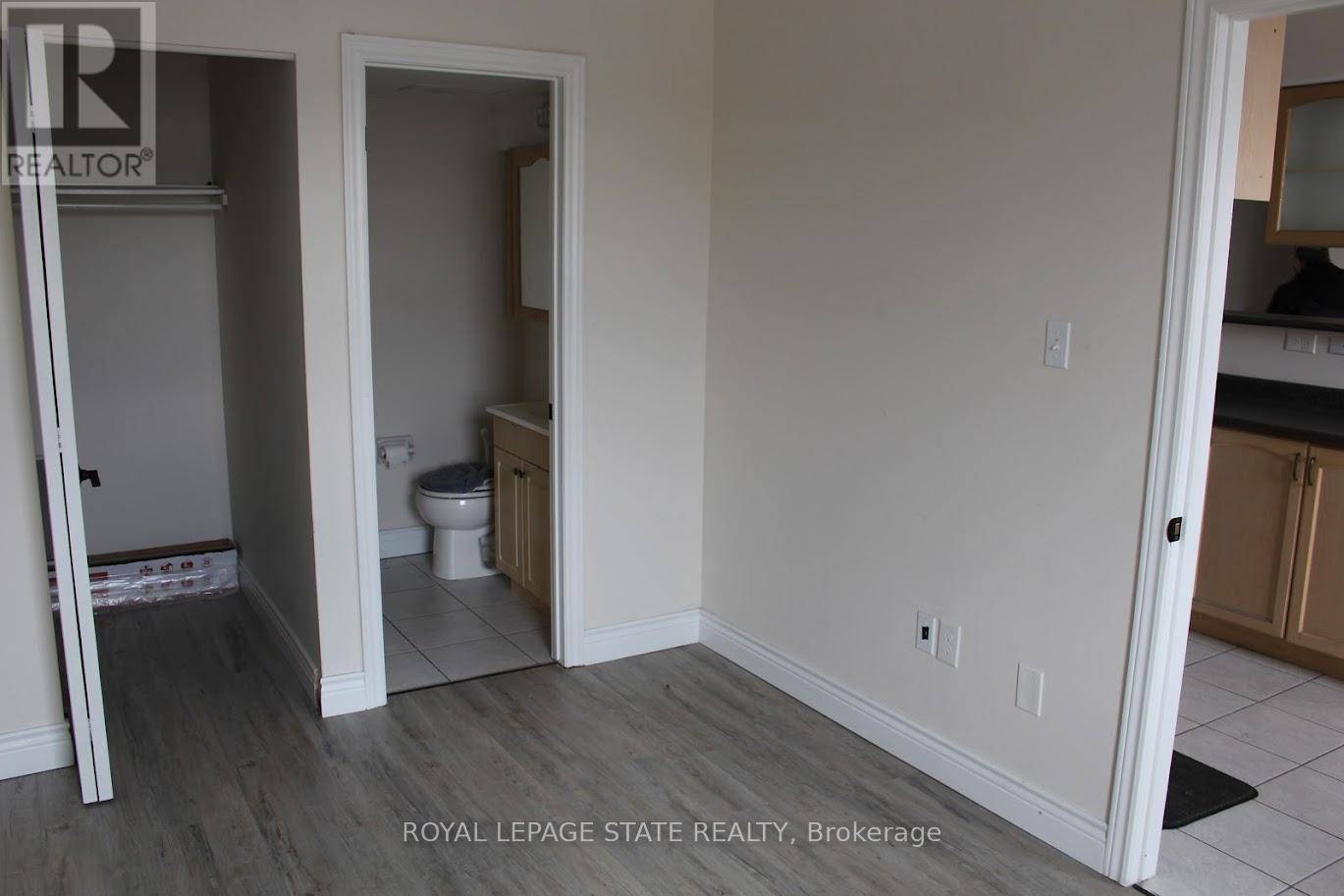 Hamilton (riverdale), ON L8G1B4,851 Queenston RD #204