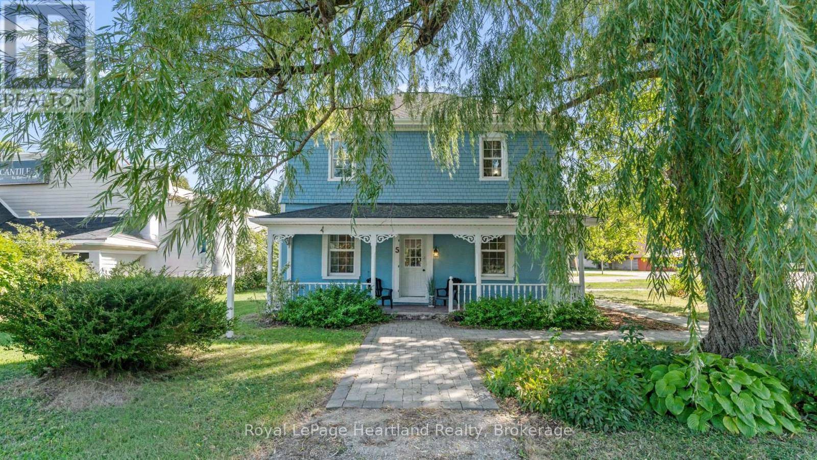 Bluewater (bayfield), ON N0M1G0,5 THE SQUARE