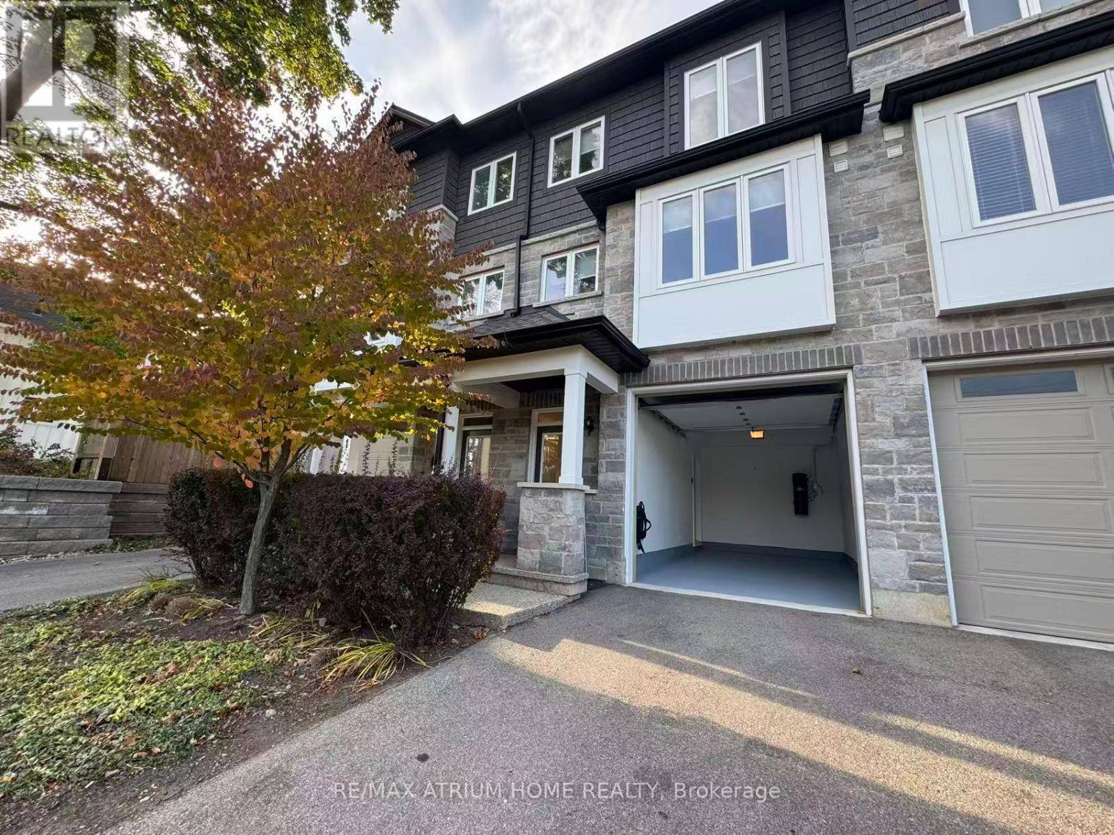 Hamilton (ancaster), ON L9B2G7,111 Wilson ST East #2