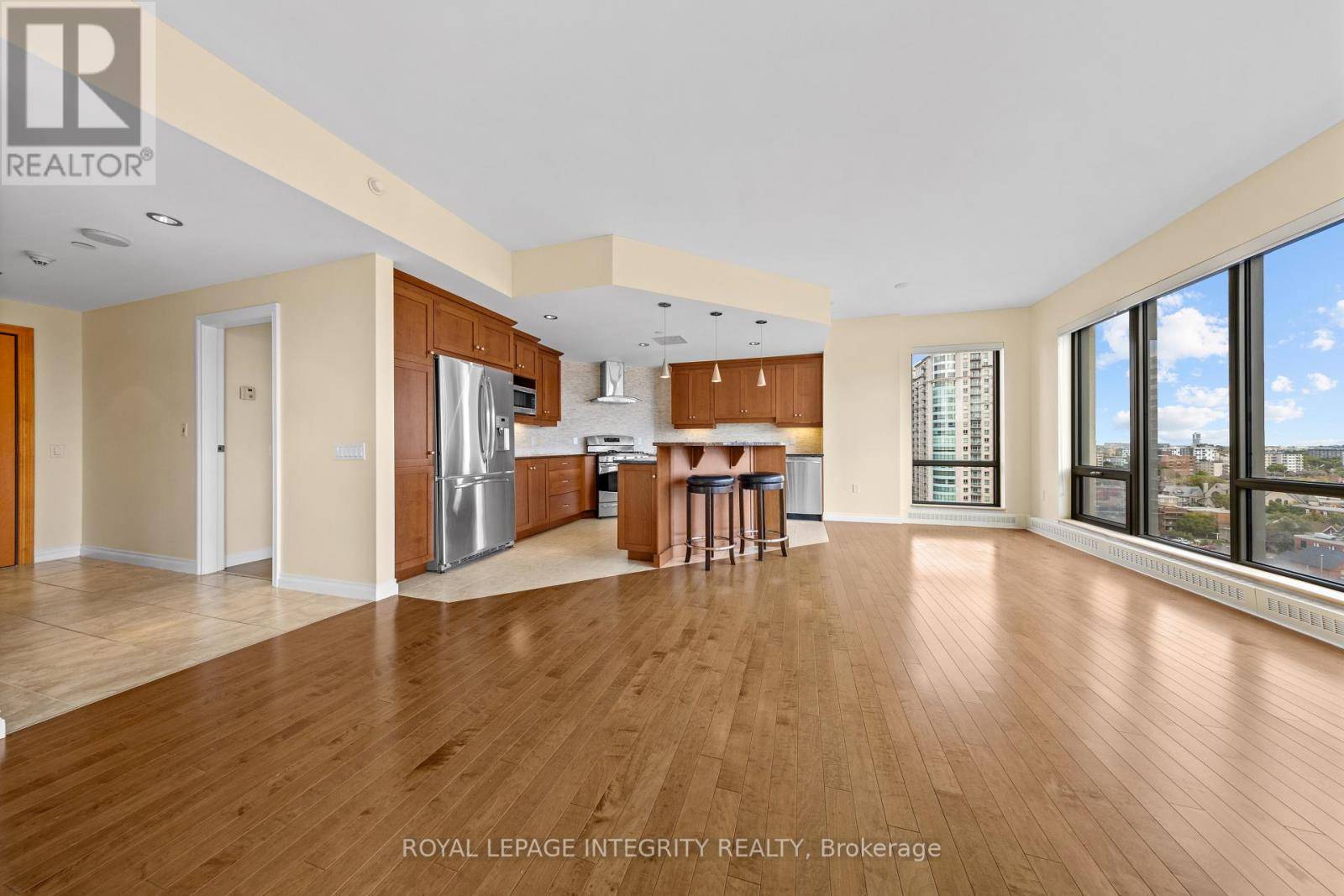 Ottawa, ON K1N0A8,90 George ST #1207